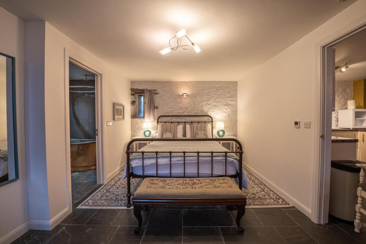 St Davids Hideaway With Roll-Top Bath & Log Burner Екстериор снимка