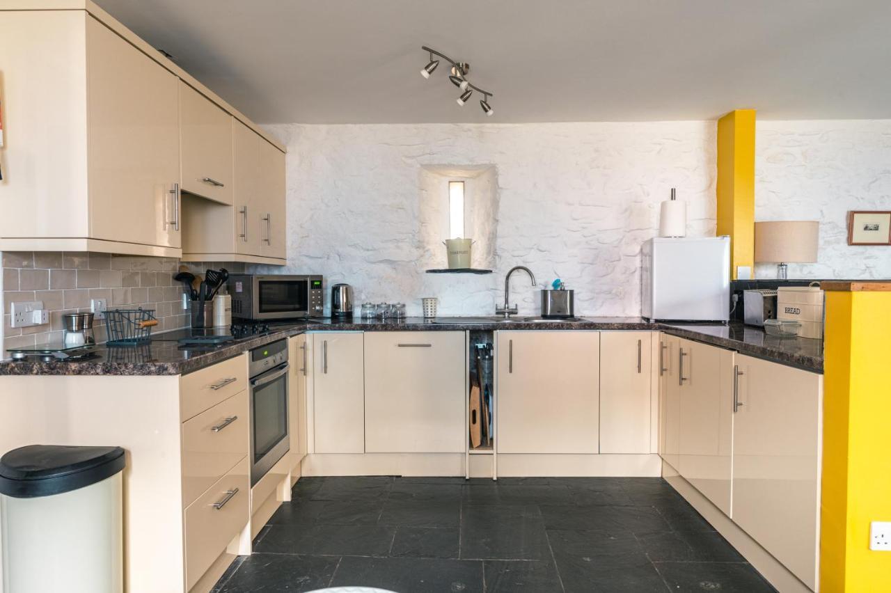 St Davids Hideaway With Roll-Top Bath & Log Burner Екстериор снимка