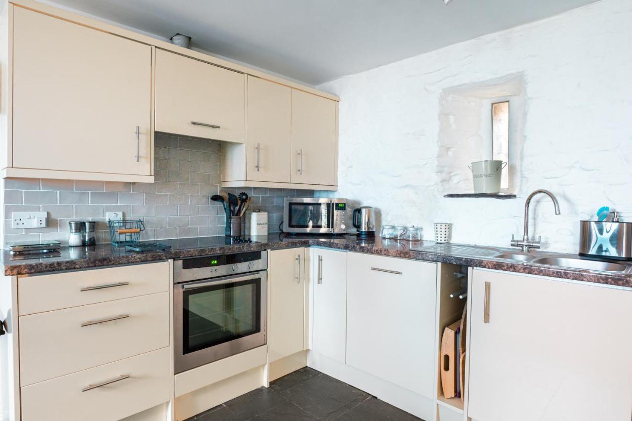 St Davids Hideaway With Roll-Top Bath & Log Burner Екстериор снимка